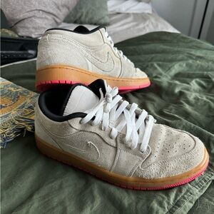 Jordan 1 Low Hyper Pink
